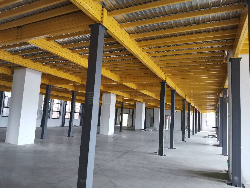 大跨度閣樓貨架底部立柱