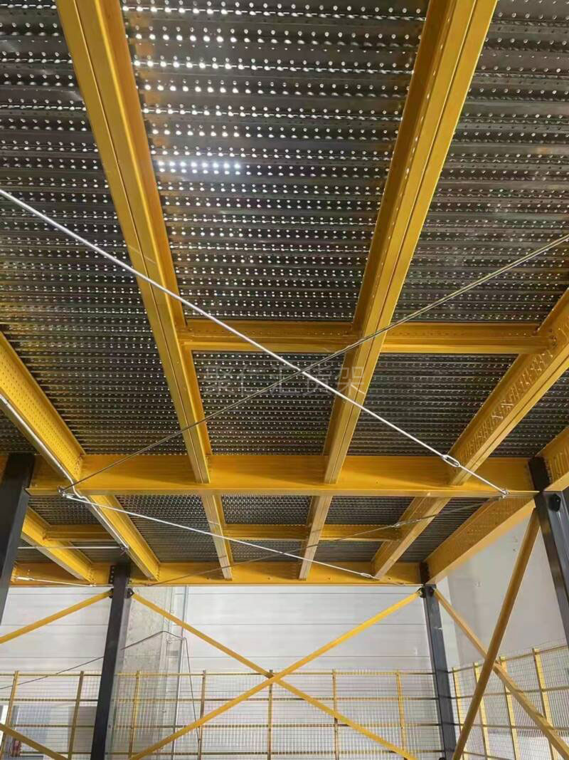 大跨度閣樓樓面鋼扣板