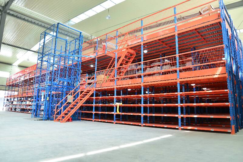 貨架廠生產(chǎn)的閣樓貨架