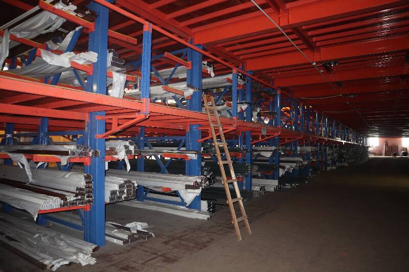 存放門窗建材的貨架