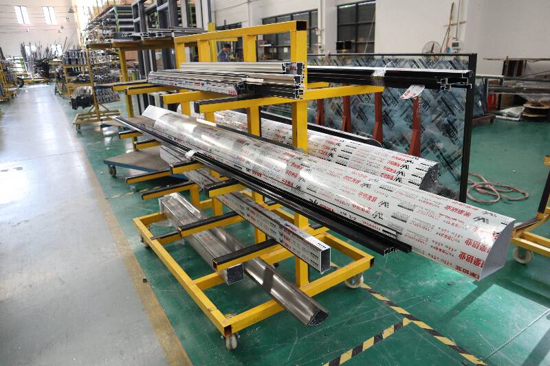 放置鋁型材的周轉(zhuǎn)車