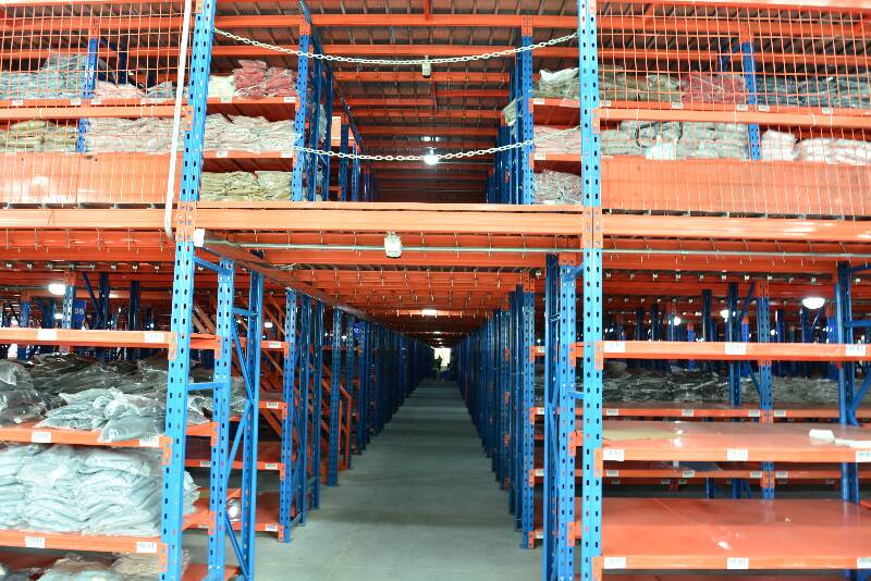 放服裝的閣樓貨架