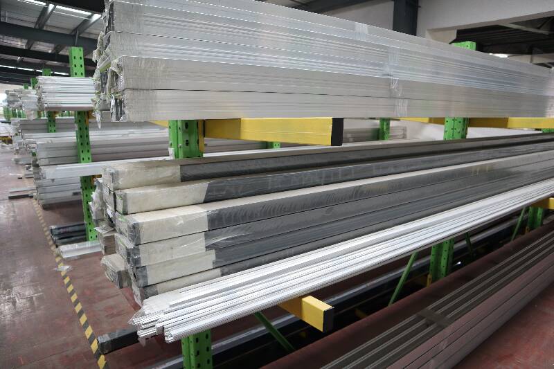 存放不銹鋼型材的貨架