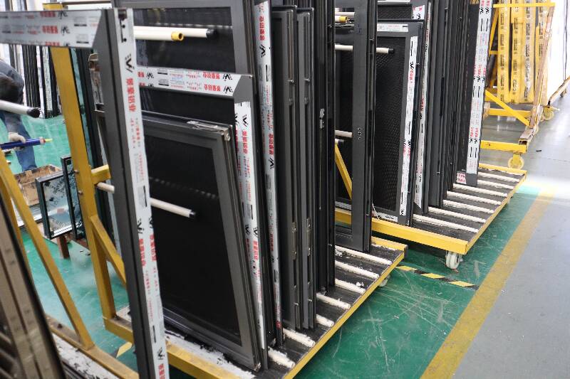 帶插入式門窗貨架的周轉車