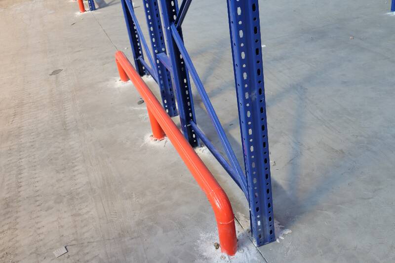 重型貨架立柱和護(hù)欄