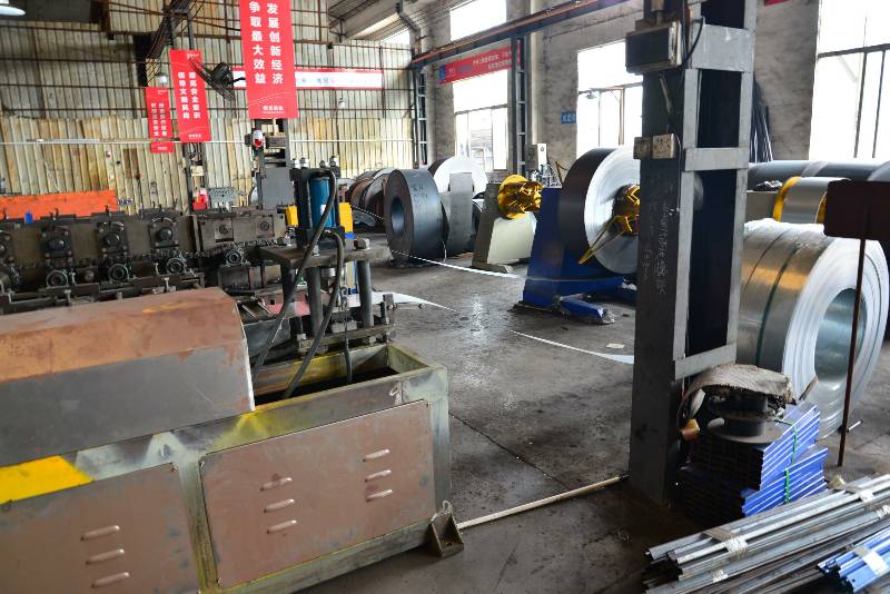 閣樓平臺貨架生產(chǎn)車間