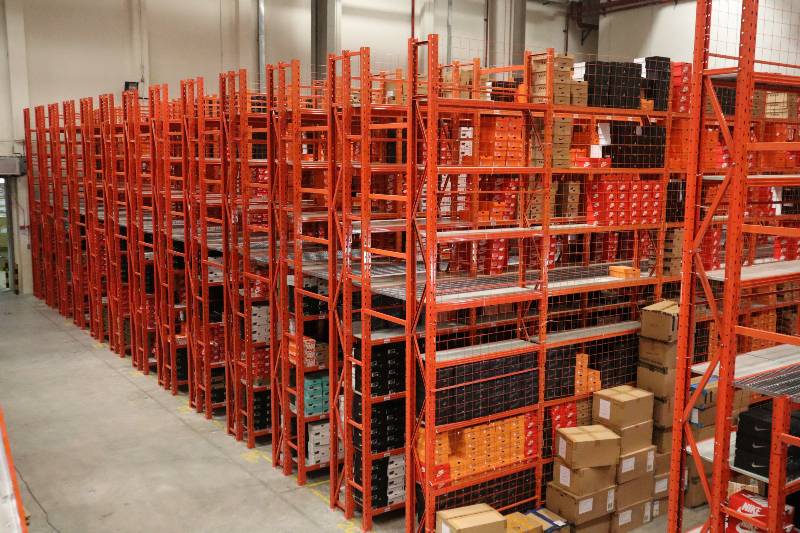 紅色閣樓式貨架