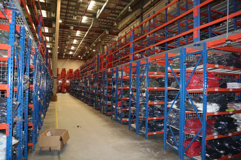 使用閣樓式貨架